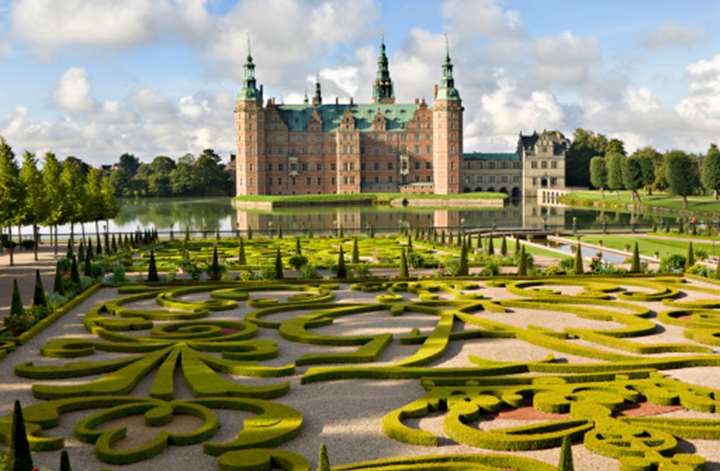 HILLERØD - Grevinde Danner og Hillerød - tryghed, storpolitik og katastrofe