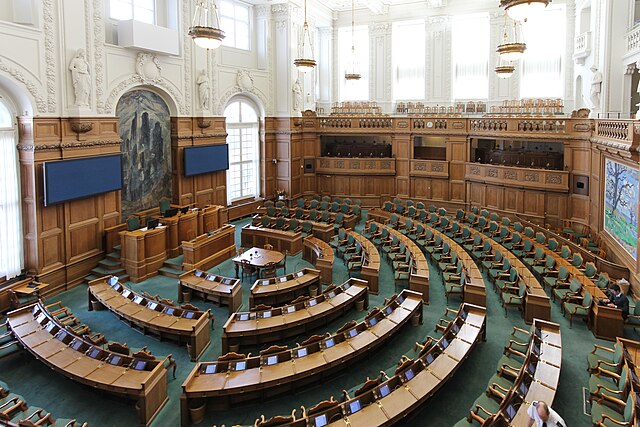 Mens byen vågner: Afmagtens centrum